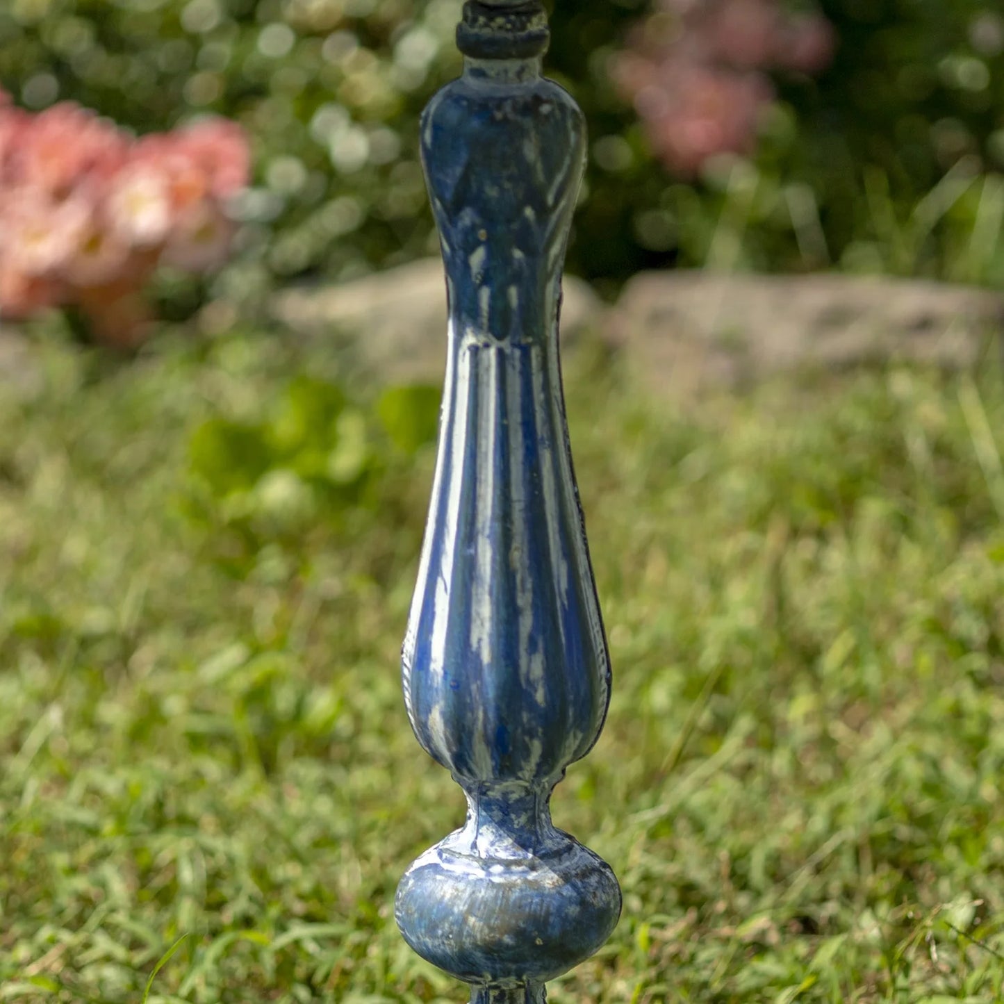 Zaer Ltd. Ornate Pedestal Style Birdbath with Cast Iron Birds on Rim (Blue)