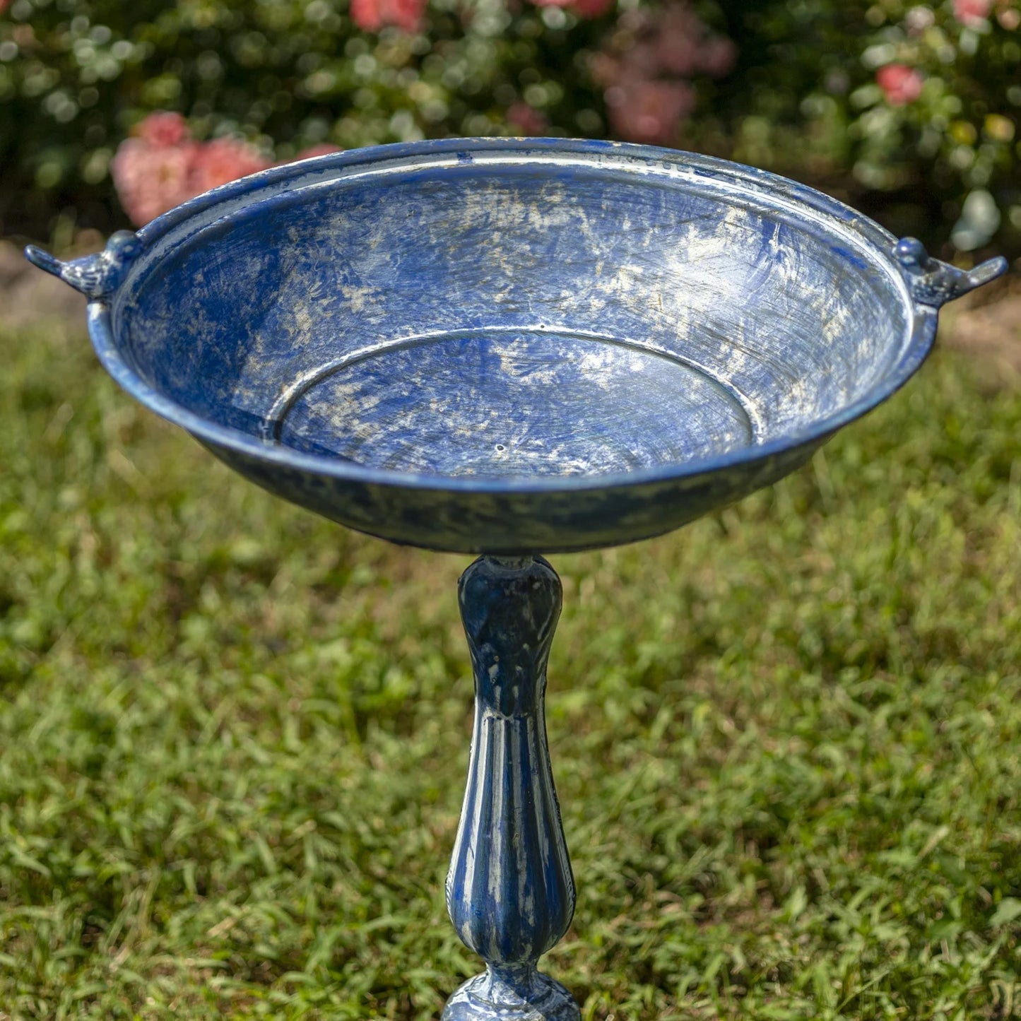 Zaer Ltd. Ornate Pedestal Style Birdbath with Cast Iron Birds on Rim (Blue)