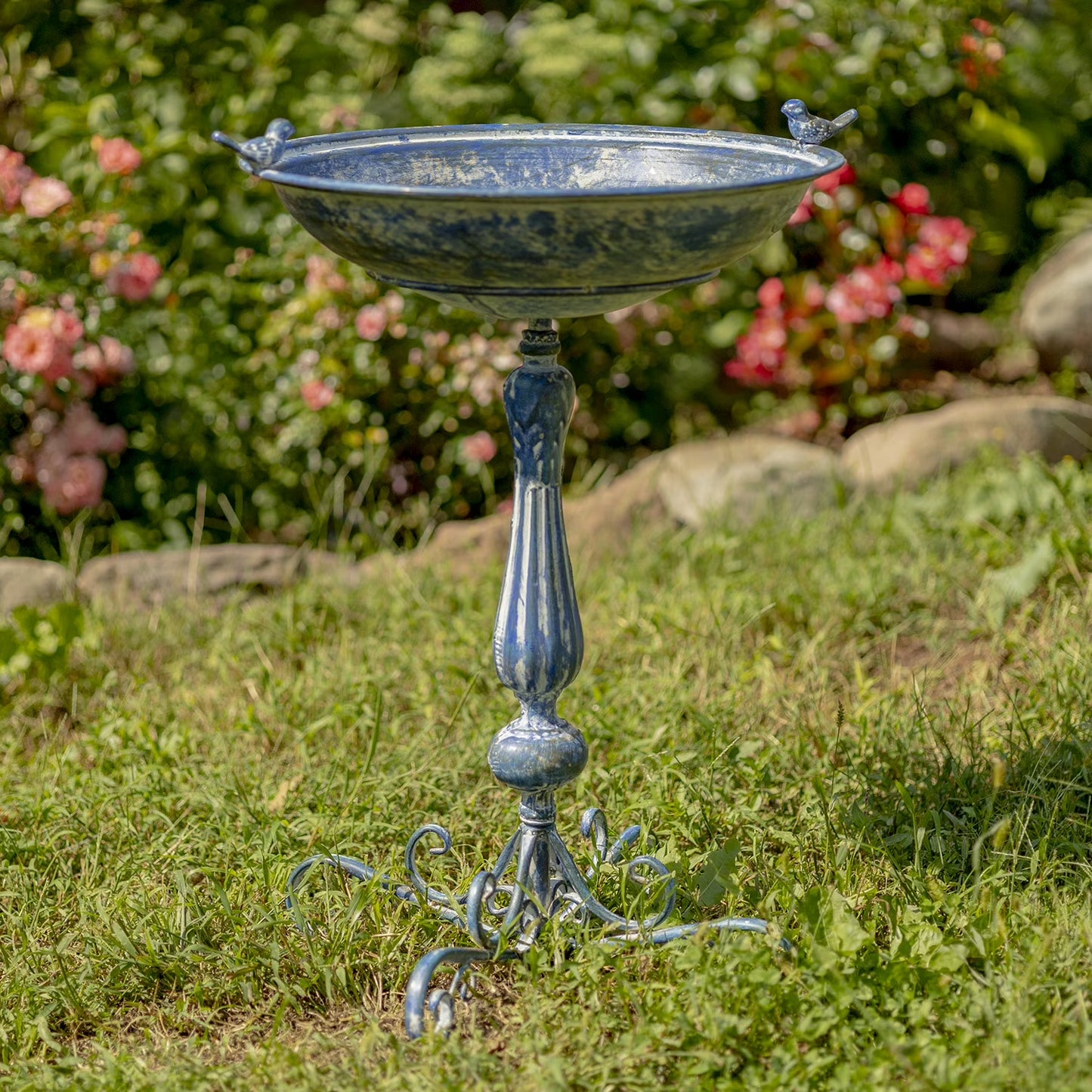 Zaer Ltd. Ornate Pedestal Style Birdbath with Cast Iron Birds on Rim (Blue)
